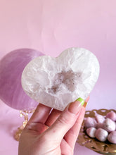 Load image into Gallery viewer, Agate Heart on Golden Stand 007