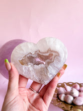 Load image into Gallery viewer, Agate Heart on Golden Stand 002