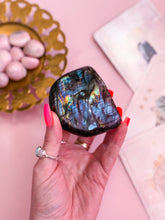 Load image into Gallery viewer, Labradorite Freeform 007