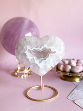 Load image into Gallery viewer, Agate Heart on Golden Stand 006
