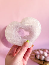 Load image into Gallery viewer, Agate Heart on Golden Stand 009
