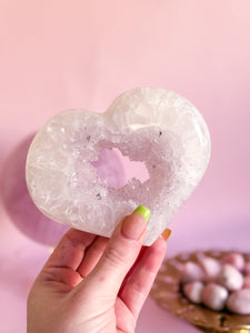 Agate Heart on Golden Stand 009