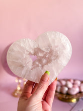 Load image into Gallery viewer, Agate Heart on Golden Stand 012
