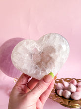 Load image into Gallery viewer, Agate Heart on Golden Stand 011
