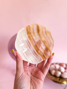Mexican Banded Calcite Scalloped Dish 001