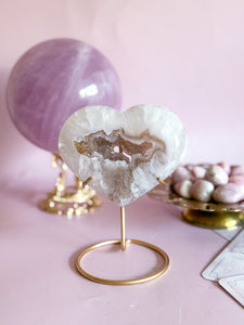 Agate Heart on Golden Stand 002