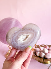 Load image into Gallery viewer, Agate Heart on Golden Stand 003
