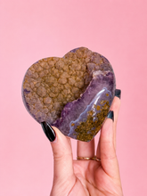 Load image into Gallery viewer, Sugar Rainbow Amethyst Heart on Black Stand 001
