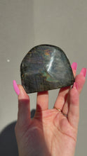 Load and play video in Gallery viewer, Labradorite Freeform 007
