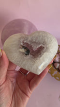 Load and play video in Gallery viewer, Agate Heart on Golden Stand 001
