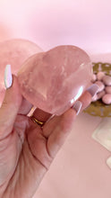 Load and play video in Gallery viewer, Rose Quartz Heart on Heart Stand 001
