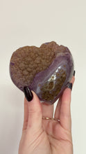Load and play video in Gallery viewer, Sugar Rainbow Amethyst Heart on Black Stand 001

