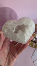 Load and play video in Gallery viewer, Agate Heart on Golden Stand 007
