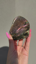 Load and play video in Gallery viewer, Labradorite Freeform 009
